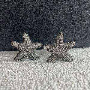 Starfish salt & pepper shakers in pewter like finish. 2 pieces
